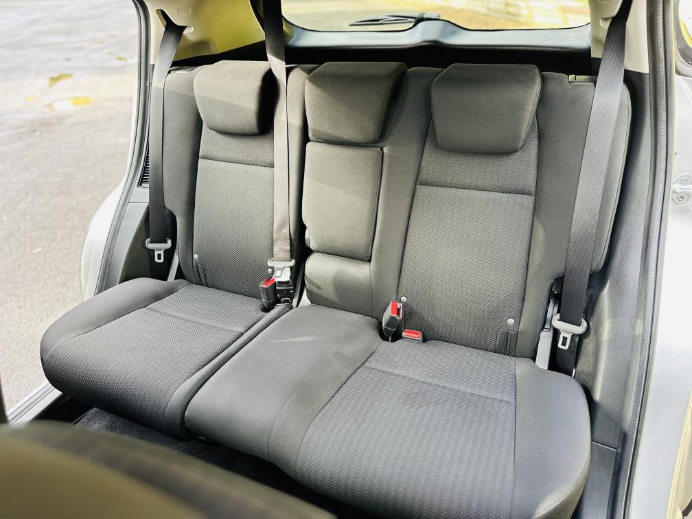 2015 Honda Vezel SPORTS HYBRID !! RV/SUV Tiptronic, 5 seats, Silver, New Import, Hybrid, 1,500 cc, 41,162 km