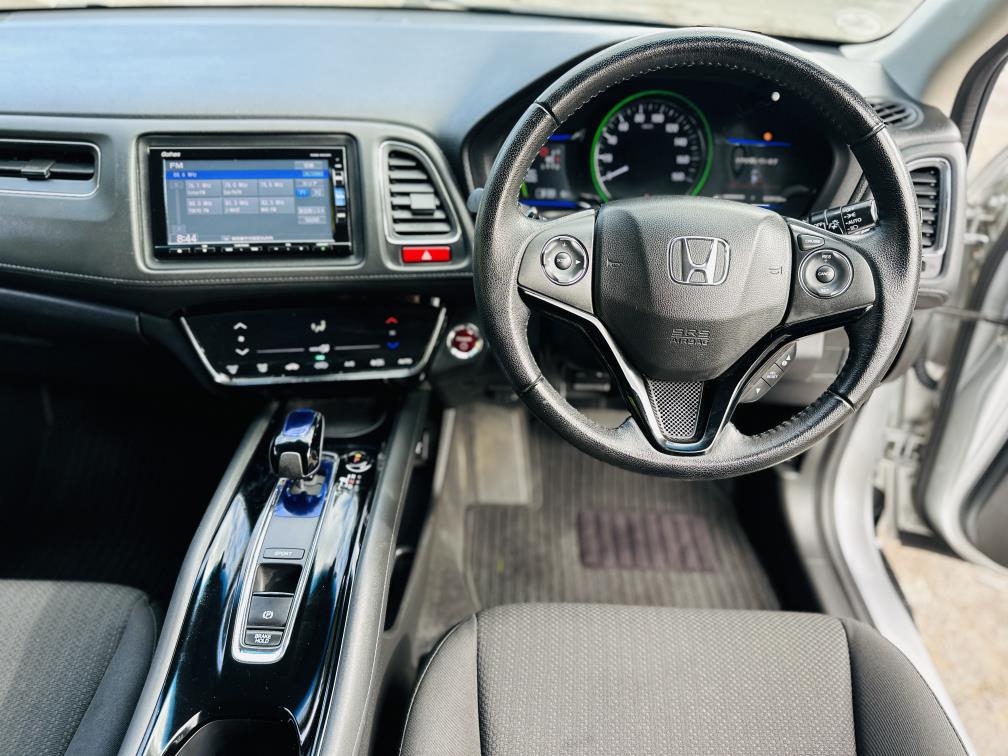 2015 Honda Vezel HYBRID !! HIGH SPEC !! RV/SUV Tiptronic, 5 seats, Silver,New Import, Hybrid, Petrol, 1,500 cc, 28,926 km