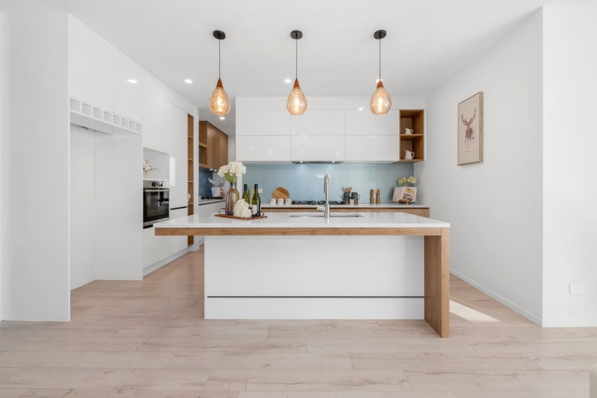 Mission Heights school zone, 2 Kitchens, Clever 1 + 5 layout, 6 beds (3 ensuites) 4.5 baths house, double garage, 34 Kilcooley Road, Flat Bush, Auckland