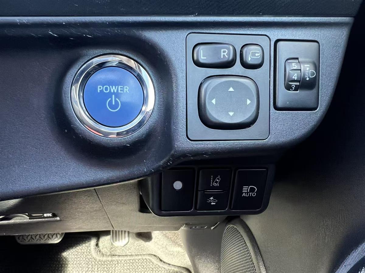 2015 Toyota Aqua Hatchback Automatic, 5 seats, Petrol, 1,496 cc, 119,748 km