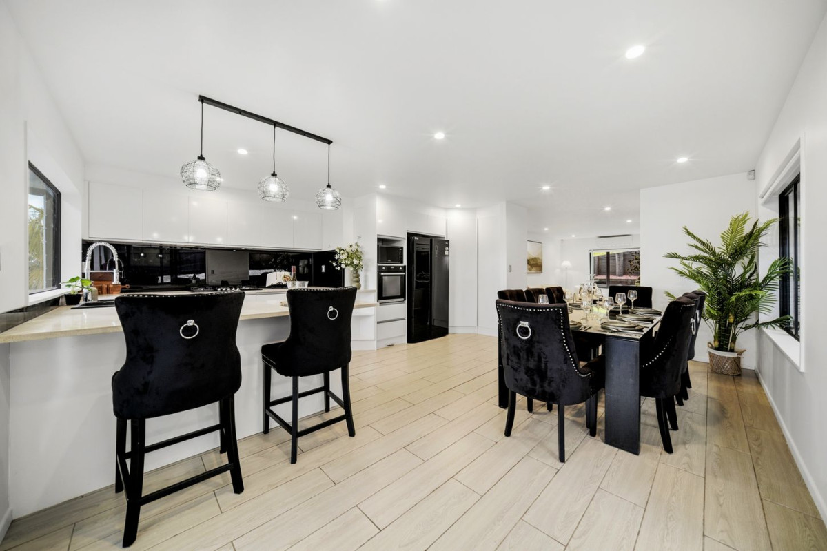 534m2 section, 253m2 5 beds (2 ensuites) 4 baths house with double garage, close to quality schools, parks, local shops, 14 San Casello Rise, Henderson, Auckland