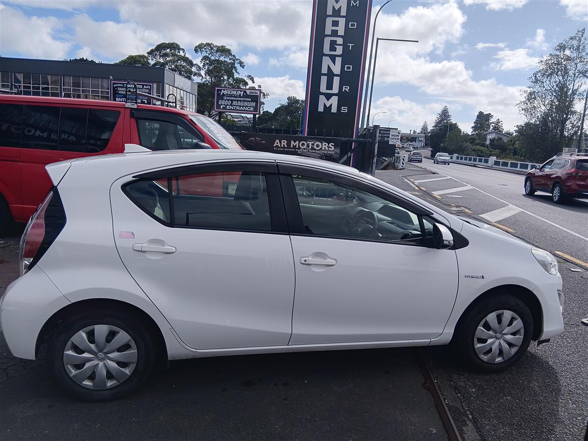 2017 Toyota Aqua Petrol Hybrid Hatchback Automatic, 5 seats, 1,496 cc, 199,341 km