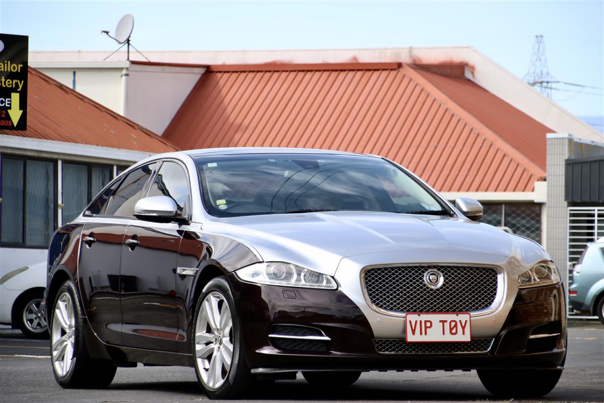 2010 Jaguar XJ V8 Premium Luxury Edition Sedan Automatic, 5 seats, 1 owner, Petrol, 4,999 cc, 56,000 km
