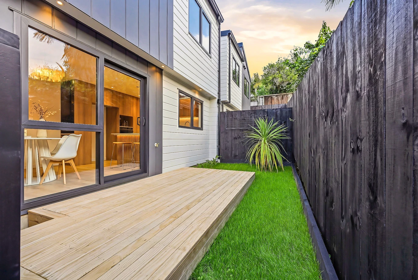 10-Year Stamford Building Warranty, Brandnew standalone 4 beds 2.5 baths home with garage + EV charging pre-wiring, Prime location near top schools, pristine beaches, and cafes, Motivated vendor, 14C Gerontius Glade Torbay, Auckland