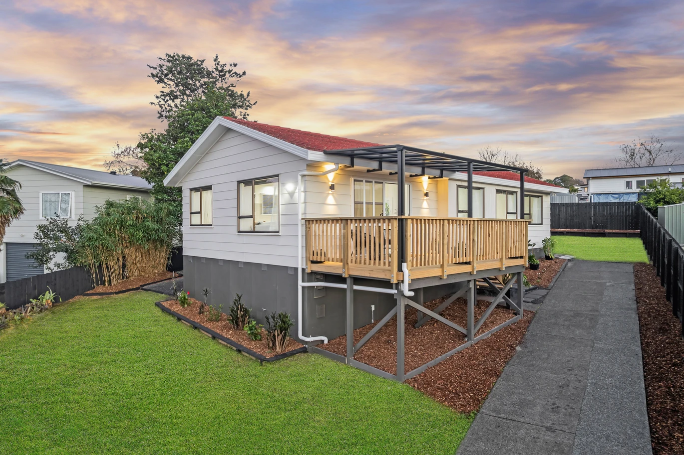 600m2 section, Renovated 4 beds 1.5 baths house, with front and rear deck and two 6×3 cabins, Close to local schools including Kia Aroha College/Campus and Redoubt North School, shops, motorway access, 48 Darnell Crescent Clover Park, Auckland