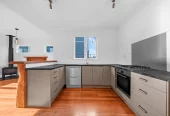 Standalone 3 beds 1 bath house with car park, close to schools, parks, town centre, easy motorway access, 1/39 Settlement Road Papakura, Auckland