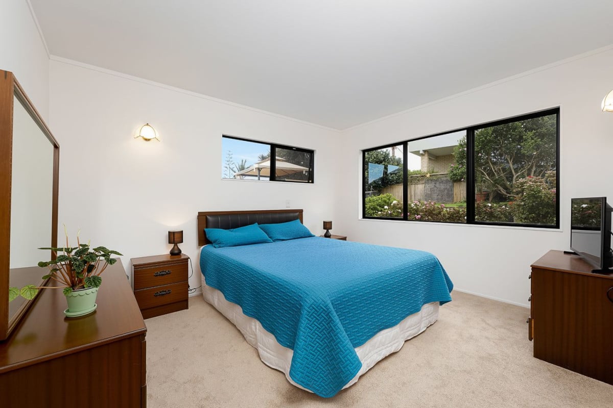 Owners Downsizing After 26 Years, 624m2 section, 190m2 3 beds 2 baths house with double garage, Zoned for the highly regarded Marina View School and Hobsonville Point Secondary School, with Marina View School just a short walk away, 112 West Harbour Drive, West Harbour, Auckland