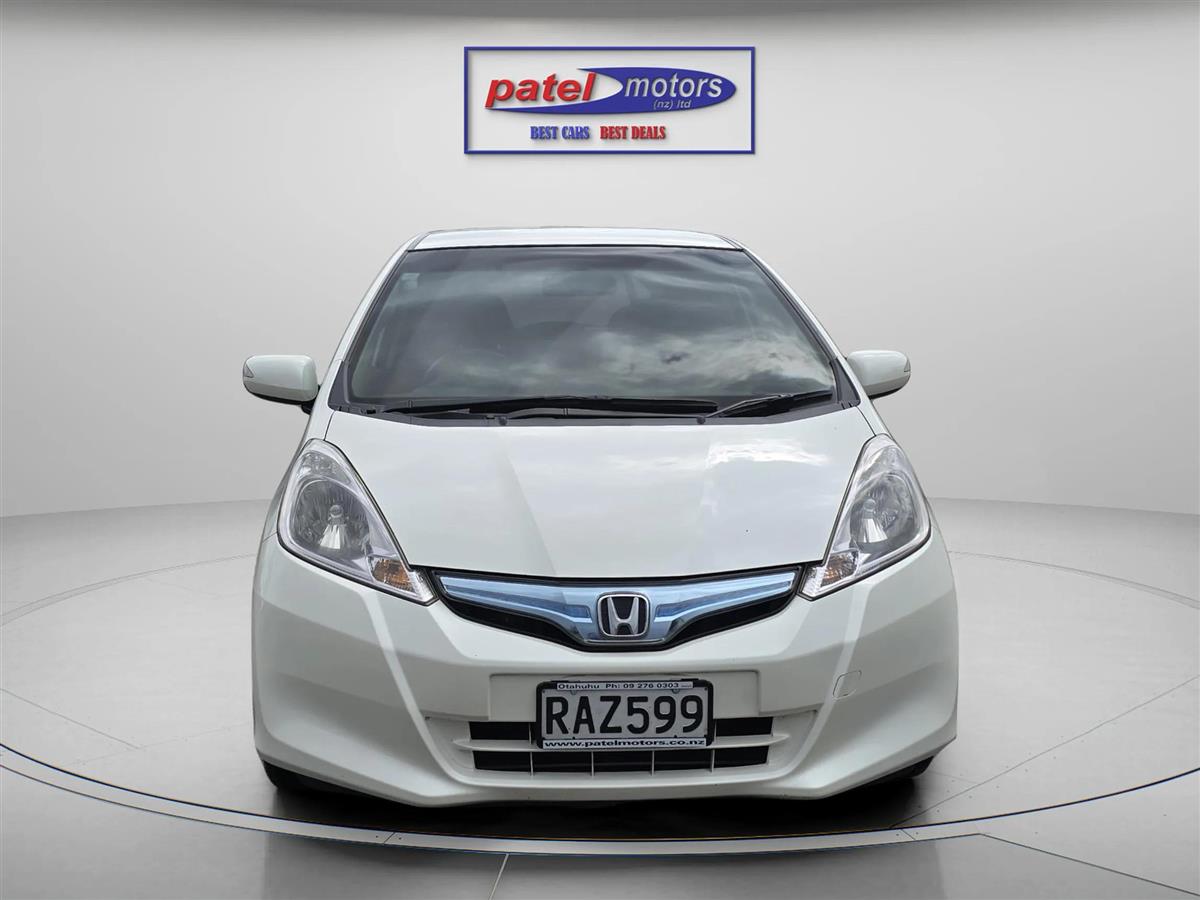 2012 Honda Fit HYBRID !! Top Spec !! heated seats !! Cruise control !! Reverse camera Hatchback Automatic, 5 seats, Hybrid, 1,339 cc, 154,359 km