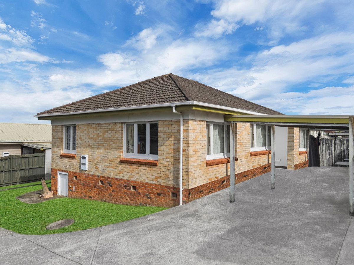 1058m2 section, 3 Standalone 2 beds 1 bath home with car parks, close to transport, shops, schools, and amenities, 22 Ingram Street, Papakura, Auckland