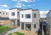 Brandnew 3 beds 2.5 bath duplex home with car park, easy access to Papakura town centre, 44B Crestview Rise Papakura, Auckland