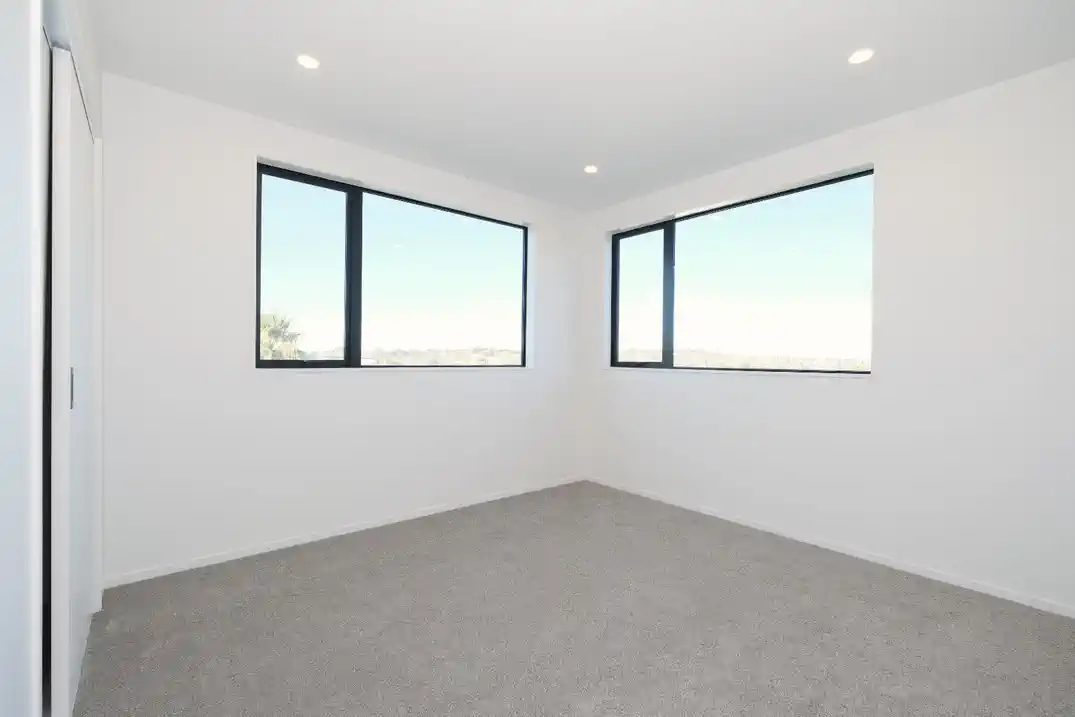 For rent, 4 beds 3 baths house with garage, Available from 1st July, 31C Culver Tce, Howick, Auckland