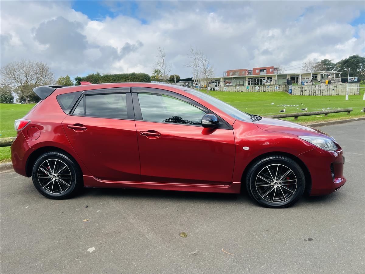 2013 Mazda Axela NEW STEREO APPLE CAR PLAY Hatchback Automatic, 5 seats, Petrol, 1,500 cc, 56,707 km