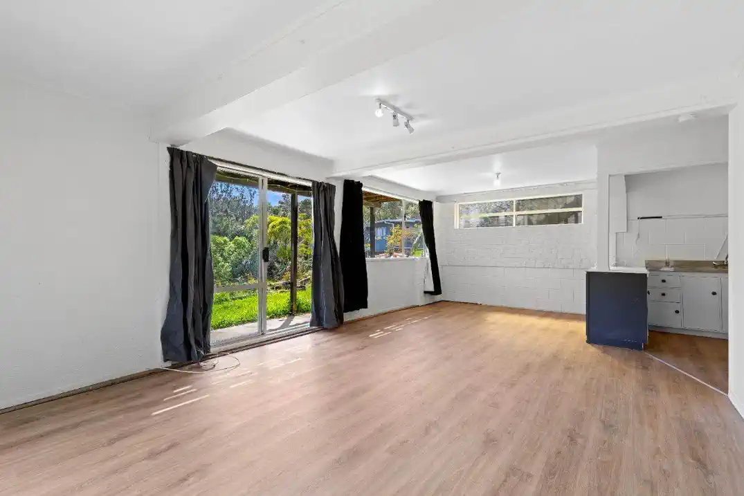 1148m2 section with RC approved for 2 lots, Lot 1, an existing 4 beds 2 baths house on 548m2 section, Lot 2, 600m2 section, Close to schools, parks, shops, 0.9 km to Windy Ridge School, 1.7 km to Glenfield Intermediate School, 35 Domain Road, Glenfield, Auckland