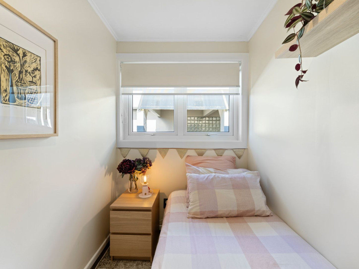 Must Sell, Owners relocating to South Island, 107m2 2 beds (1 ensuite) + study room 2baths home with garage, With access to Baradene College, St Thomas School and Selwyn College, 2/64 Allum Street, Kohimarama, Auckland