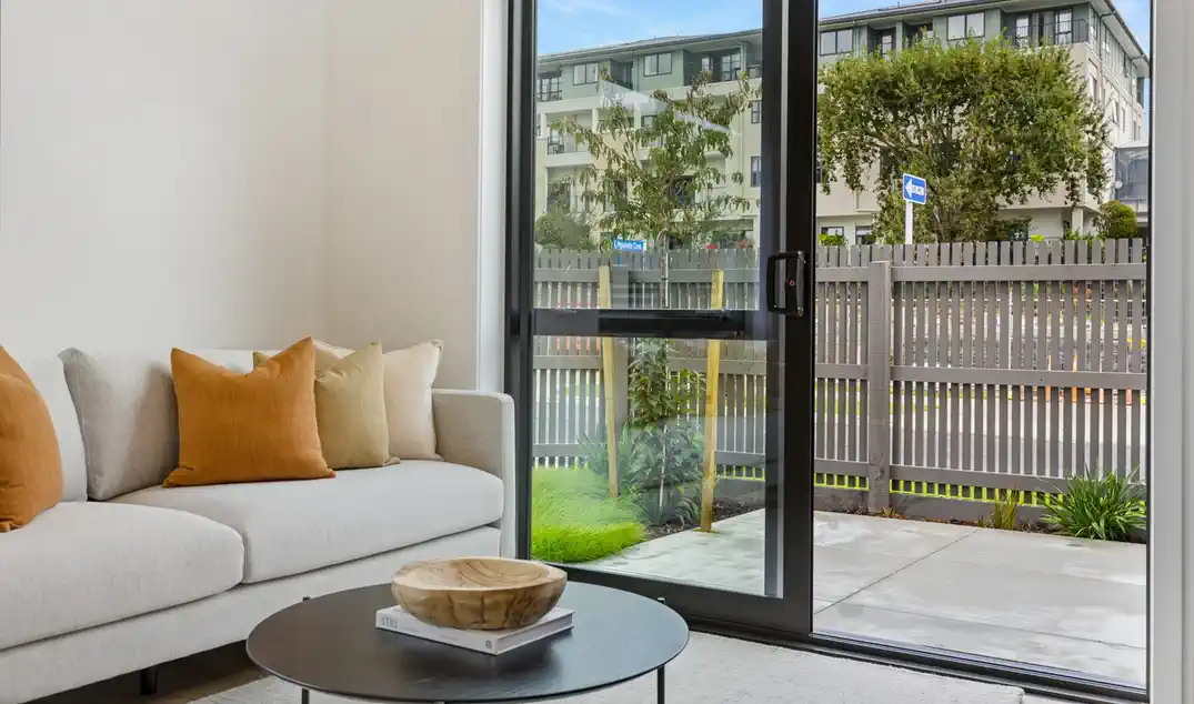 For rent, 2 beds 1 bath townhouse with car park, Available from 20th June, 13 Wakaturia Way, Glenfield, Auckland