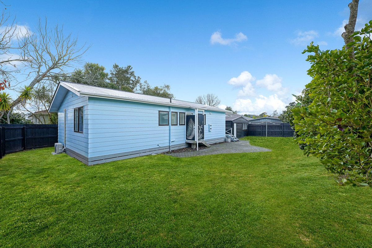 Once in 15 years, 484m2 section, Renovated 3 beds 1 bath house with double garage, easy access to local schools, shops, parks, 13 Hamblyn Place, Ranui, Auckland