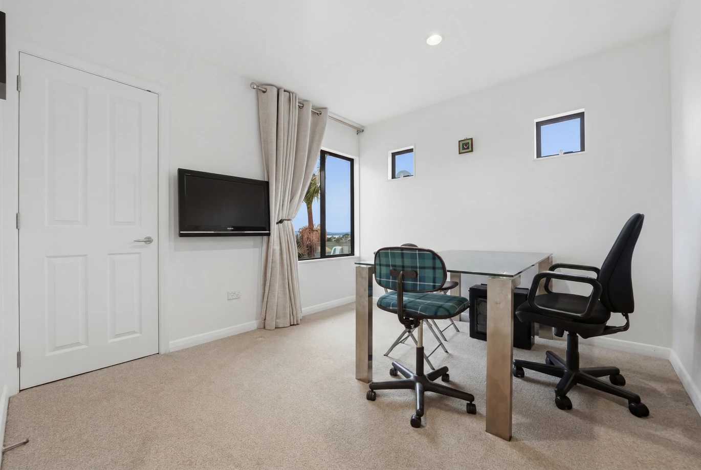 Built with a modern cavity system, 247m2 4 beds 2.5 baths house with double garage and a basement wine cellar, zoned for Marina View School, Hobsonville School, Hobsonville Point Secondary School, St Paul’s School, 157C Hobsonville Road West Harbour, Auckland