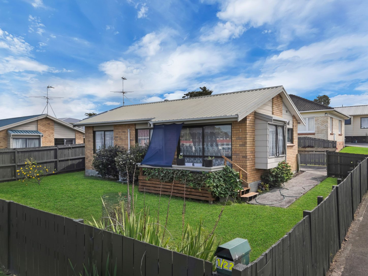 1058m2 section, 3 Standalone 2 beds 1 bath home with car parks, close to transport, shops, schools, and amenities, 22 Ingram Street, Papakura, Auckland