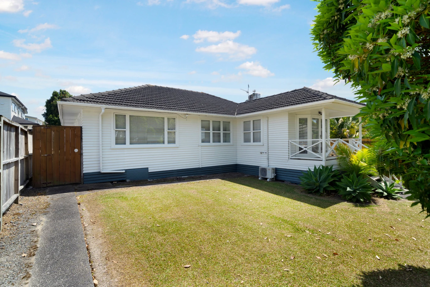 809m2 section, Must SELL ASAP, Due to mounting financial pressures, Forget the CV and ignore past prices, 4 beds 1.5 baths house wit garage, In zone for Freyberg Community School, Rangeview Intermediate, and Rutherford College. 16 Coniston Avenue Te Atatu South, Auckland