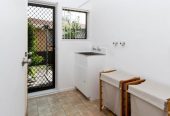 For rent, Macleans College zone, No smoking, 3 beds 1 bath home, available now, 44A Vivian Wilson Drive, Eastern Beach, Auckland