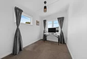 Standalone 3 beds 1 bath house with car park, close to schools, parks, town centre, easy motorway access, 1/39 Settlement Road Papakura, Auckland