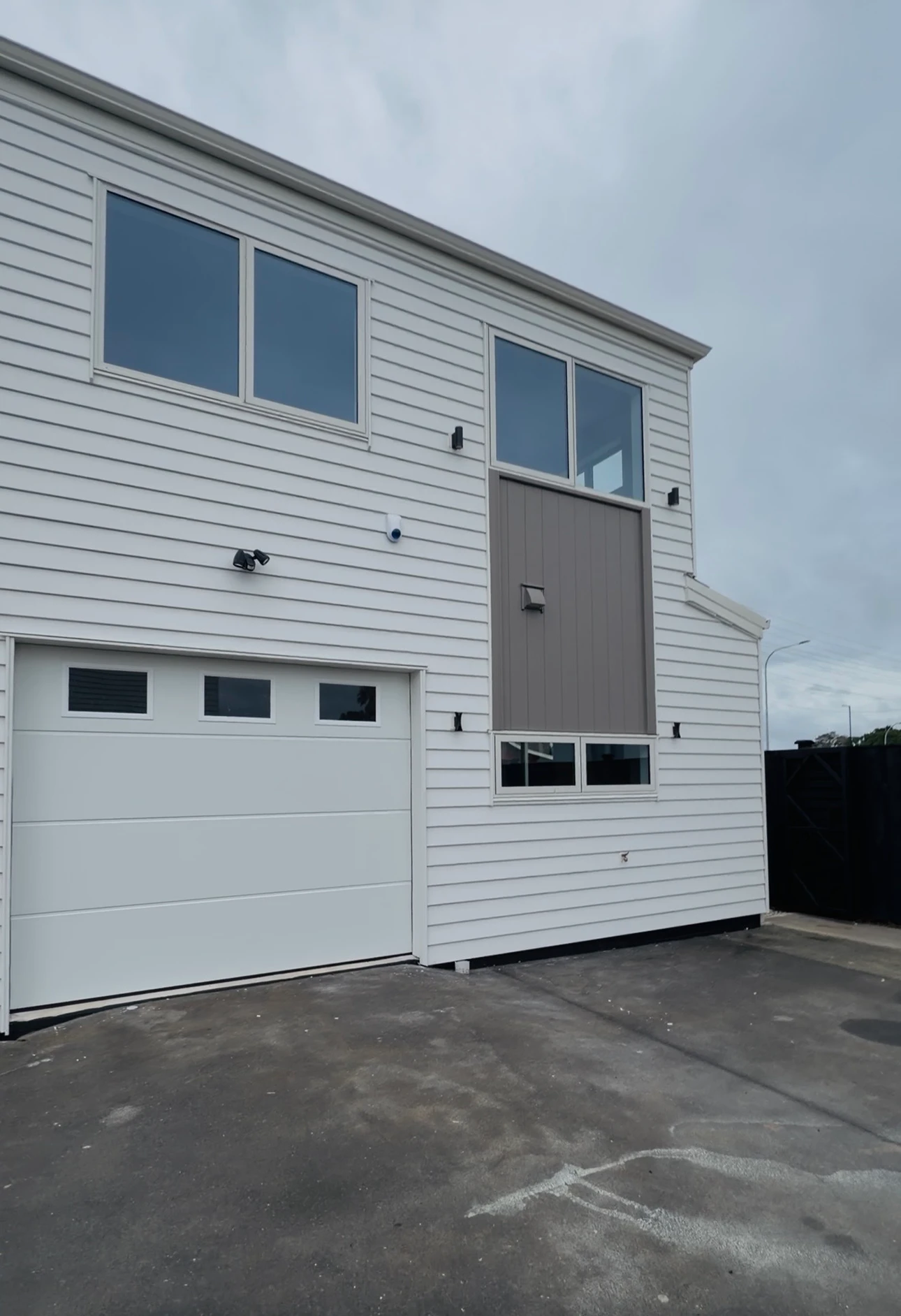 Brandnew 3 Bedrooms | 2.5 Bathrooms | Single Internal-Access Garage | Freehold Corner Site, close to schools shops, supermarkets, train station, 30 Carruth Road Papatoetoe, Auckland