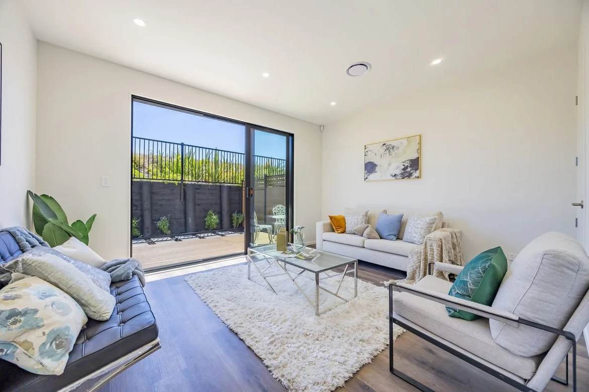 10-Year Master Build Guarantee, Brandnew 3 beds 3 baths duplex home with garage, close proximity to highly-regarded kindergartens and primary schools, and is handy to the vibrant cafes, shops, and amenities of the Kumeu Town Centre. 89 Podgora Avenue Huapai, Auckland