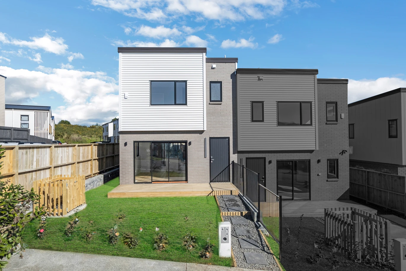 Brandnew 3 beds 2.5 bath duplex home with car park, easy access to Papakura town centre, 44B Crestview Rise Papakura, Auckland