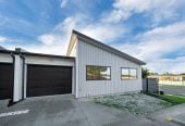 Must sell, 3 beds 2 baths home with garage on 205m2 section, located within walking distance to shops, supermarkets, cinemas, schools, 61a Wellington Street, Pukekohe, Auckland