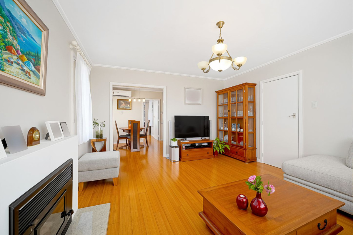 453m2 section, Selling After 27 Years To Downsize, 3 beds 2 baths house with 2 single garages, close to schools, shops, 10 Kelwyn Road, Kelston, Auckland