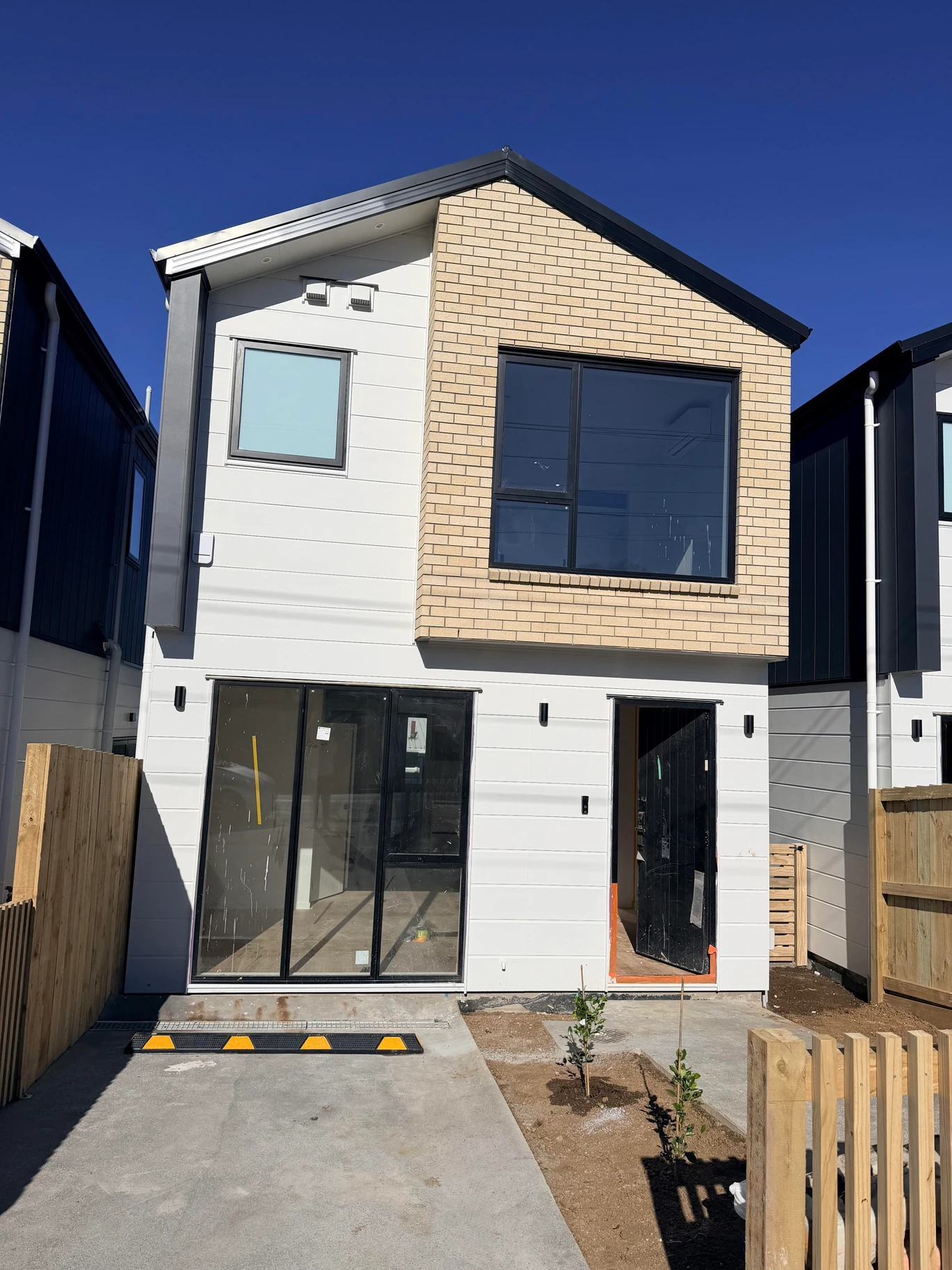 10-Year Stamford Building Warranty, Brandnew standalone 3 beds (2 ensuites) 3 baths home with car park, Home Ventilation System, 2 Air-Conditioning in living area and master bedroom. close to to Sylvia Park Shopping Centre, Lot 3/40 Walters Road Mount Wellington, Auckland