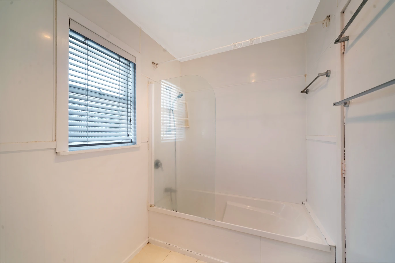 809m2 section, Must SELL ASAP, Due to mounting financial pressures, Forget the CV and ignore past prices, 4 beds 1.5 baths house wit garage, In zone for Freyberg Community School, Rangeview Intermediate, and Rutherford College. 16 Coniston Avenue Te Atatu South, Auckland