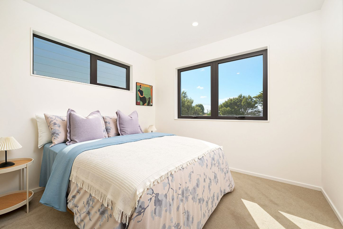 Brandnew standalone 4 beds 2.5 baths home with garage, move-in ready, Just a short drive to Lincoln Road amenities, supermarkets, schools, multiple dining options, and motorway access, 334B Swanson Road, Ranui, Auckland
