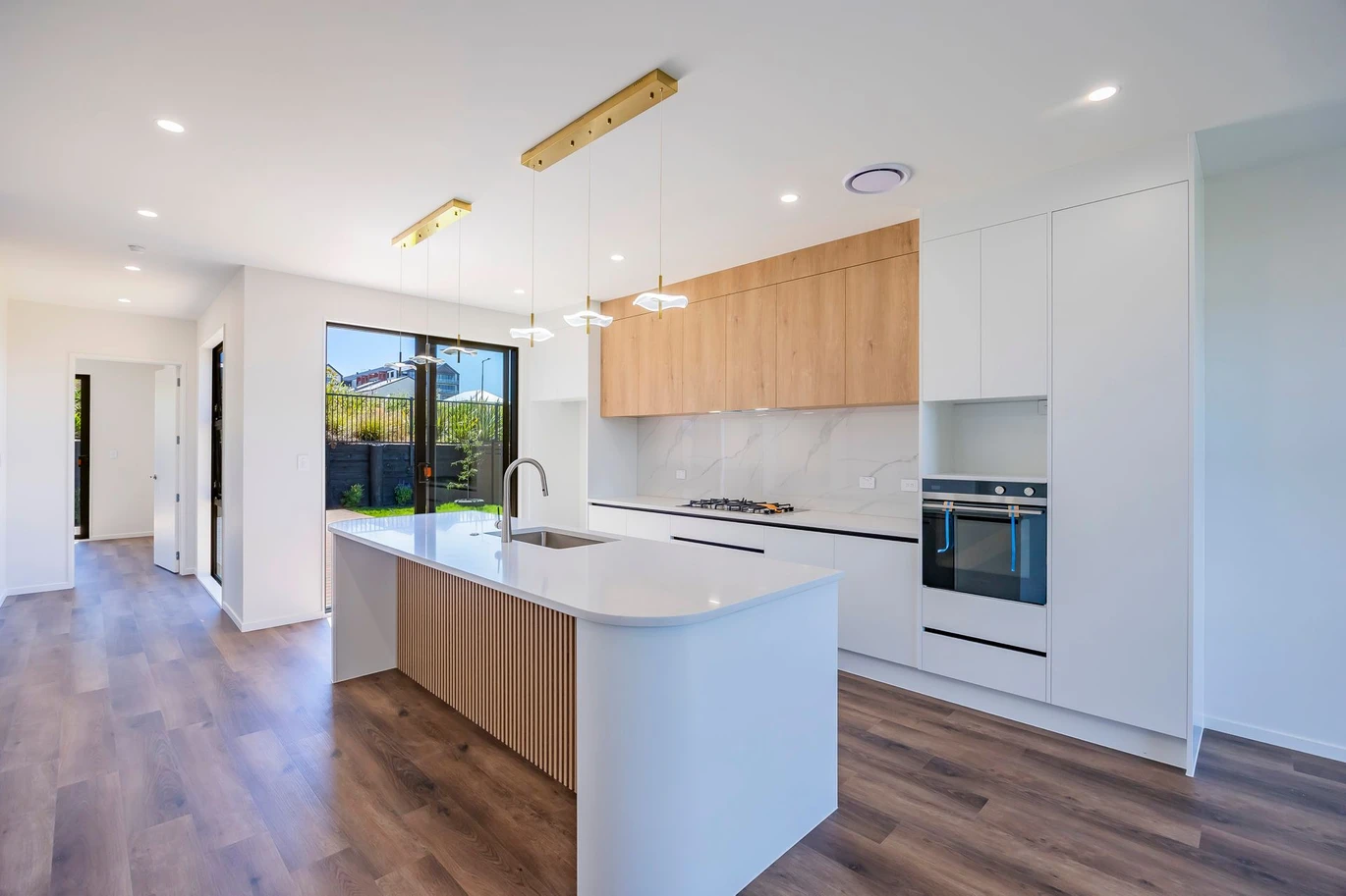 10-Year Master Build Guarantee, Brandnew 3 beds 3 baths duplex home with garage, close proximity to highly-regarded kindergartens and primary schools, and is handy to the vibrant cafes, shops, and amenities of the Kumeu Town Centre. 89 Podgora Avenue Huapai, Auckland
