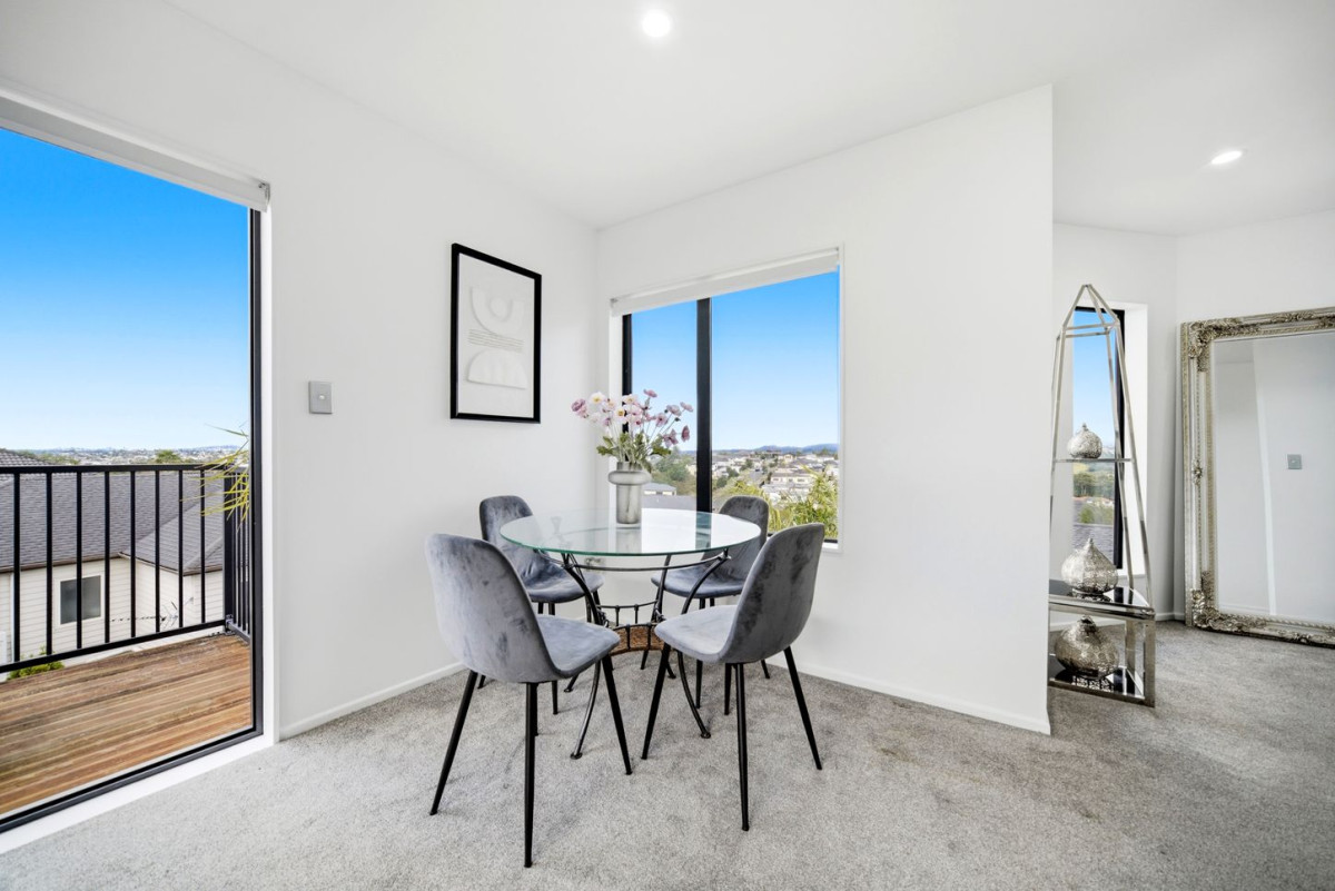 534m2 section, 253m2 5 beds (2 ensuites) 4 baths house with double garage, close to quality schools, parks, local shops, 14 San Casello Rise, Henderson, Auckland