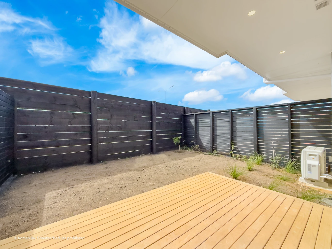 Brandnew 3 double bedrooms plus a dedicated home office/study 2.5 baths home with garage, zoned for Mangapikopiko School with elite ACG Strathallan just a short drive away. close to shops, motorway access, 21 Aratuhia Lane Rosehill, Auckland