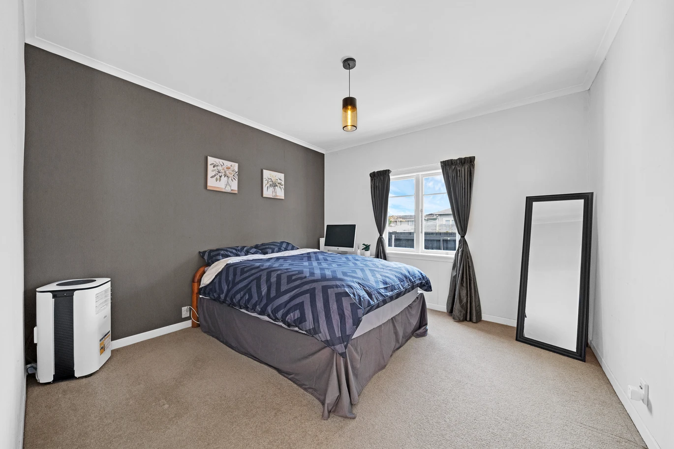 Standalone 3 beds 1 bath house with car park, close to schools, parks, town centre, easy motorway access, 1/39 Settlement Road Papakura, Auckland