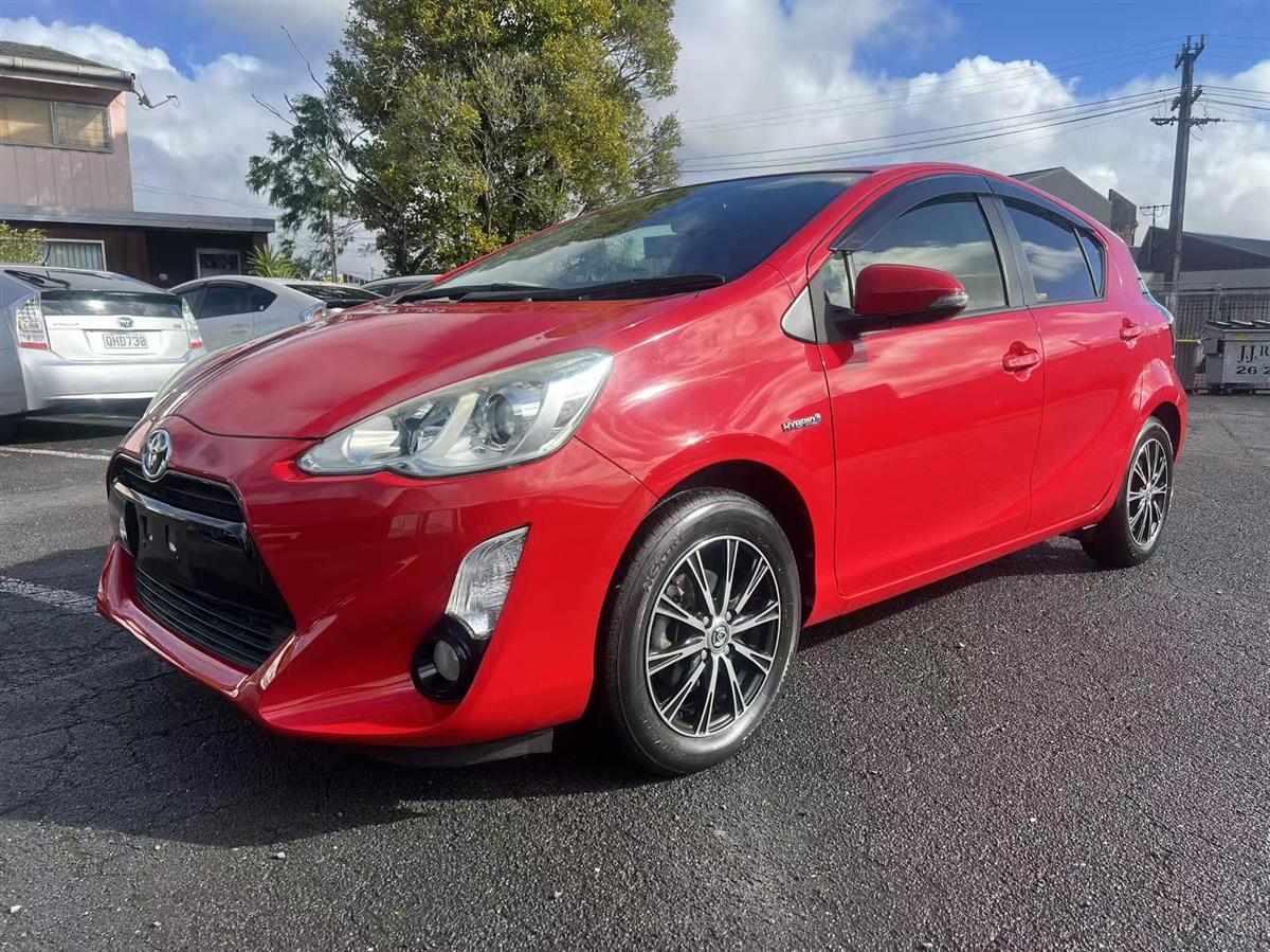 2015 Toyota Aqua Hatchback Automatic, 5 seats, Petrol, 1,496 cc, 119,748 km