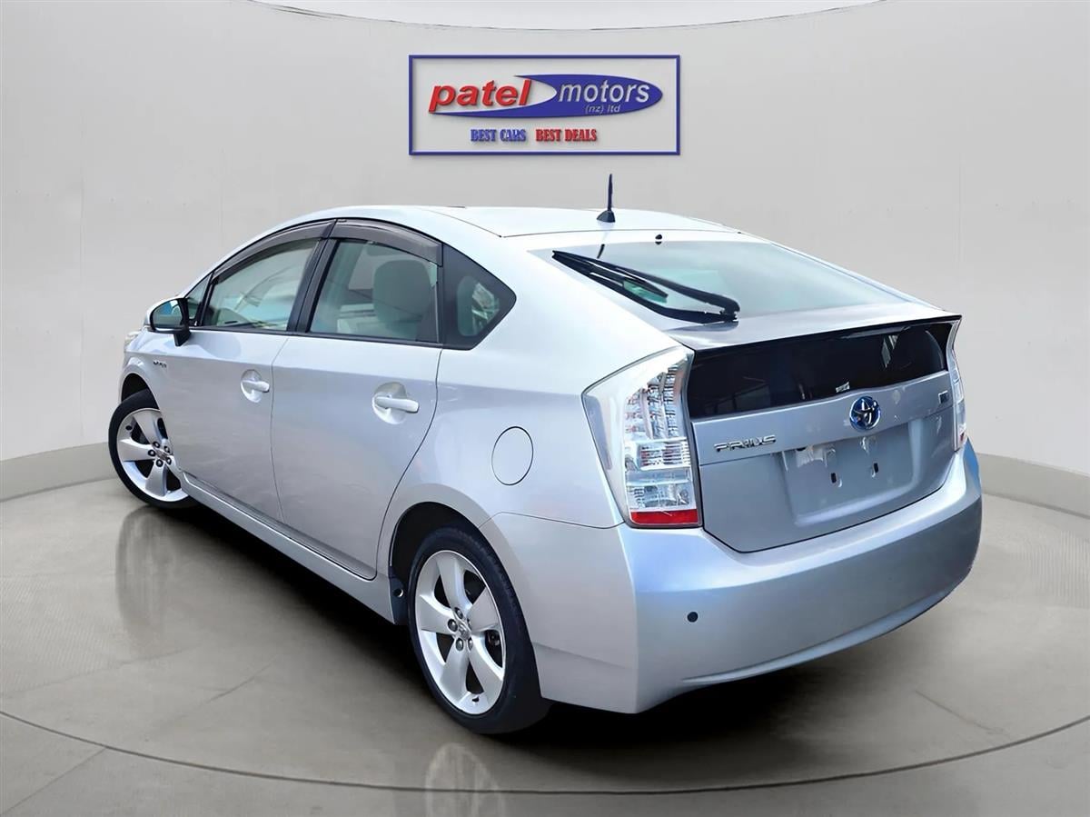 2010 Toyota Prius HYBRID Hatchback Automatic, 5 seats, Silver, Hybrid, Petrol, 1,797 cc, 105,295 km