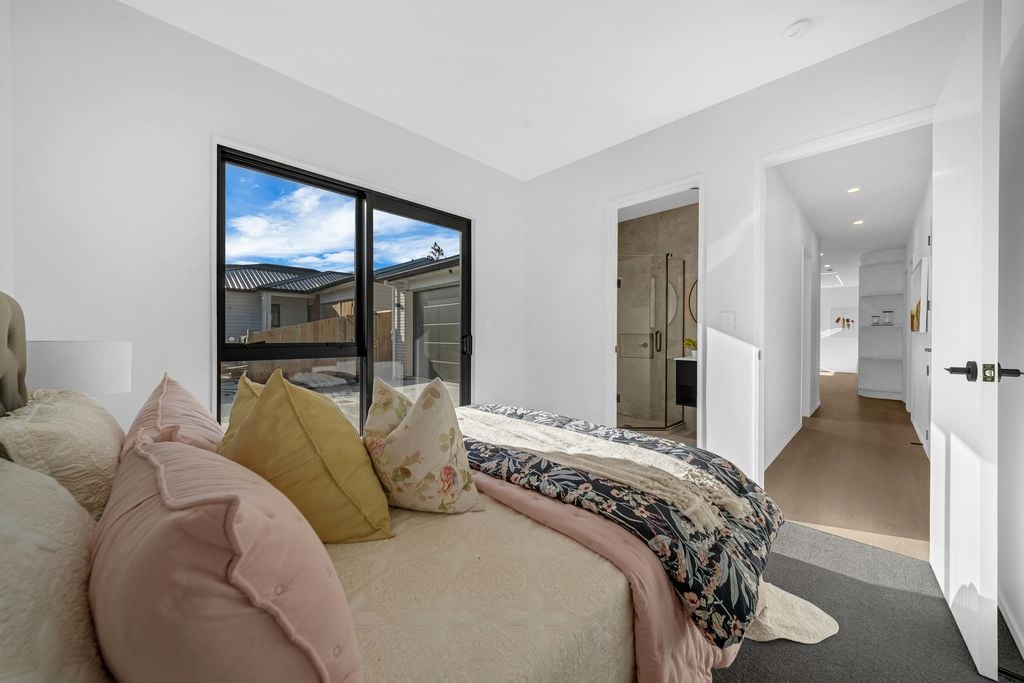 160m2 Standalone 4 beds (2 ensuites) 3 baths houe with double garage, easy access to local schools, parks, shops, and motorway connections, 10 Furlough Road, Opaheke, Auckland