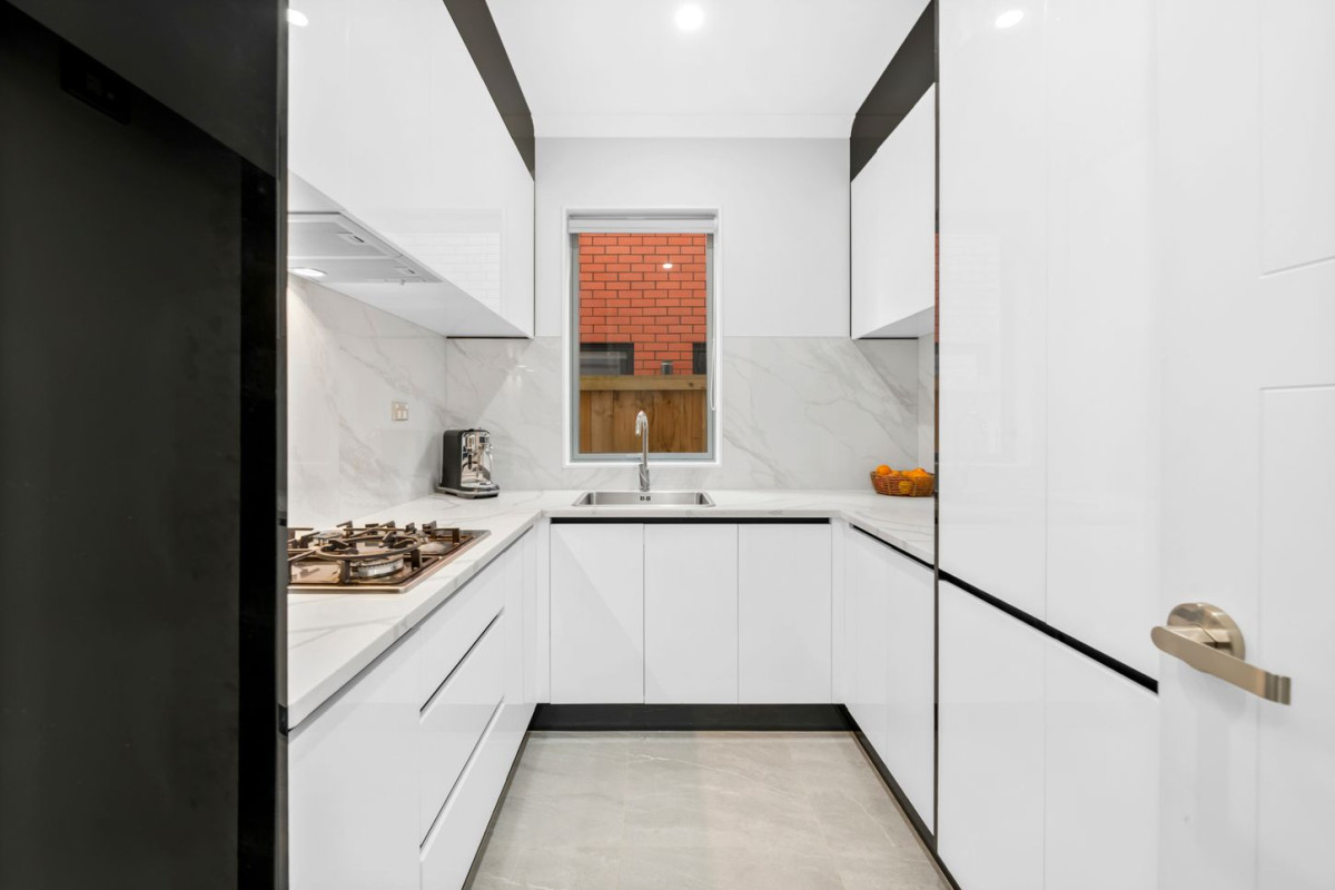 456m2 section, 2 Kitchens, 364m2 8 beds (4 ensuites) 6.5 baths house with double garage and 2 beds granny, close to reserve, schools, Ormiston town centre, 40 Rashni Road, Flat Bush, Auckland