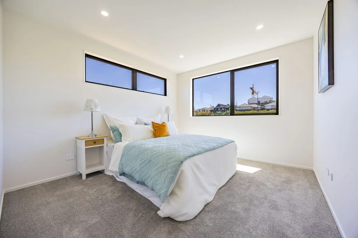 10-Year Master Build Guarantee, Brandnew 3 beds 3 baths duplex home with garage, close proximity to highly-regarded kindergartens and primary schools, and is handy to the vibrant cafes, shops, and amenities of the Kumeu Town Centre. 89 Podgora Avenue Huapai, Auckland