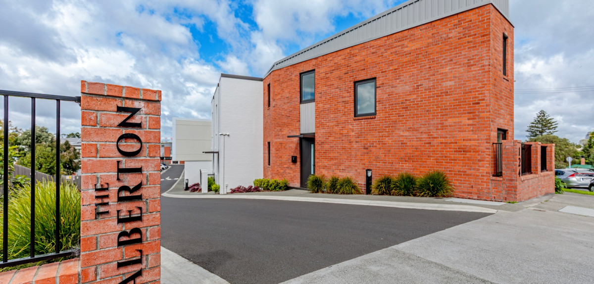 Brandnew, 1-124: 3 Bedrooms 3 Bathrooms with carpark. Floor size: 90m2 plus courtyard 37m2. Price: $900,000 +, 7A & 7B: Dual Key Two Studio Apartments. Floor size: 73m2 plus courtyard 24m2. Price: $700,000 +, Unit 113: 2 Bedrooms 3 Bathrooms with carpark. Floor size: 74m2 plus courtyard 16m2. Price: $800,000 +, 124 Taylors Road Mt Albert, Auckland