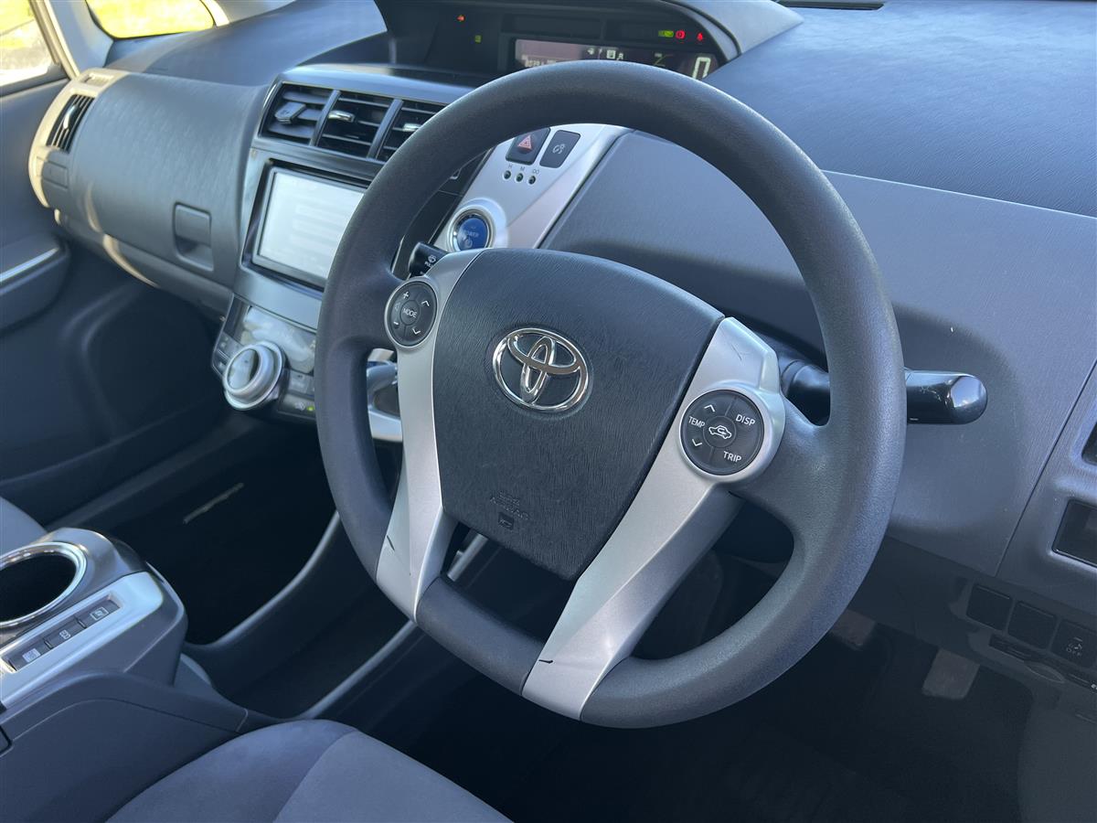 2013 Toyota Prius ALPHA Superb condition !! Station Wagon Automatic, 5 seats, Grey, New Import, Petrol, 1,790 cc, 80,389 km
