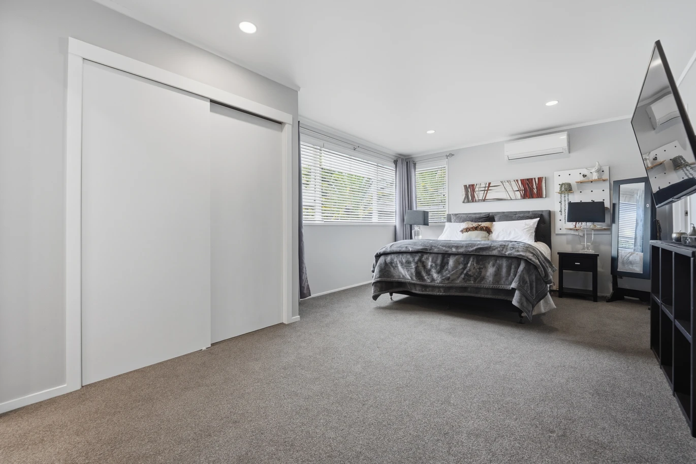 909m2 section, 158m2 4 beds 2 baths main houe PLUS a separate wing/sleepout with a 5th bedroom, bathroom, and covered deck, a massive covered patio with a professional-grade wood-fired pizza oven and a fully equipped outdoor bar area, a large carport, close to reserves, local shops, schools, 23 Tabitha Crescent Henderson, Auckland