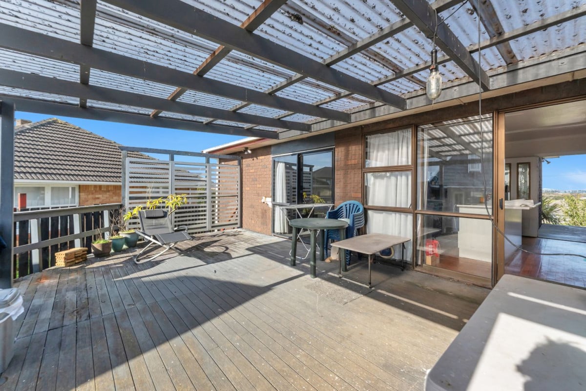 Deceased Estate, 875m2 section, 3 beds 1 bath house, A short walk to Jean Batten School; handy to Sir Douglas Bader Intermediate and Aorere College, Close to Māngere Town Centre, supermarkets, and local parks, motorway access, 18 Prangley Avenue, Mangere, Auckland