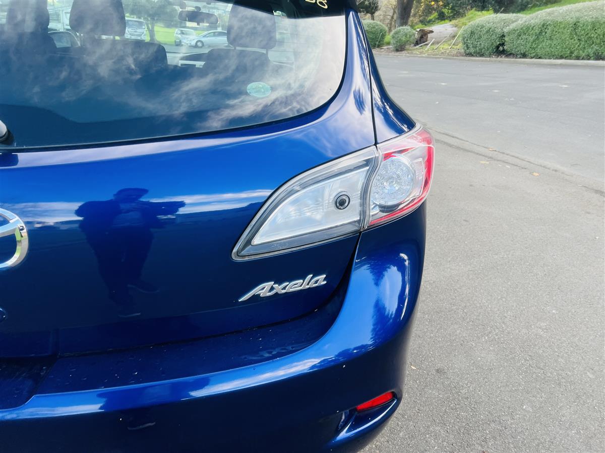 2012 Mazda Axela 52000 KMS APPLE CAR PLAY NEW STEREO Hatchback Automatic, 5 seats, Blue, Petrol, 1,500 cc, 52,869 km