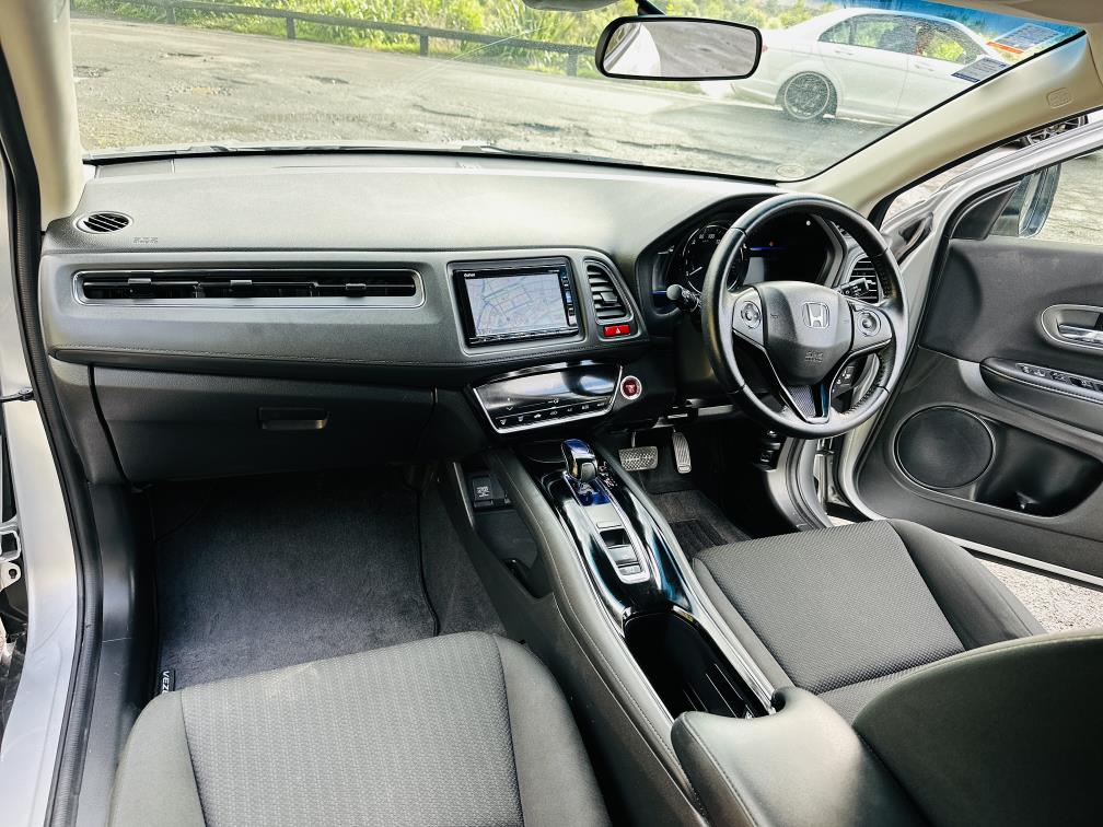 2015 Honda Vezel SPORTS HYBRID !! RV/SUV Tiptronic, 5 seats, Silver, New Import, Hybrid, 1,500 cc, 41,162 km