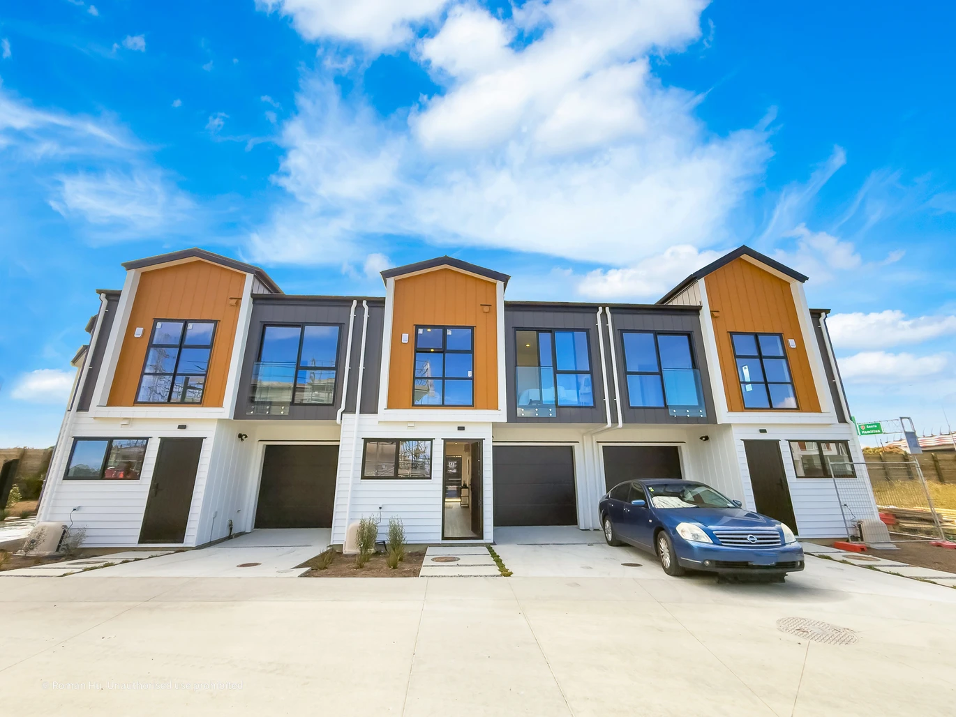 Brandnew 3 double bedrooms plus a dedicated home office/study 2.5 baths home with garage, zoned for Mangapikopiko School with elite ACG Strathallan just a short drive away. close to shops, motorway access, 21 Aratuhia Lane Rosehill, Auckland