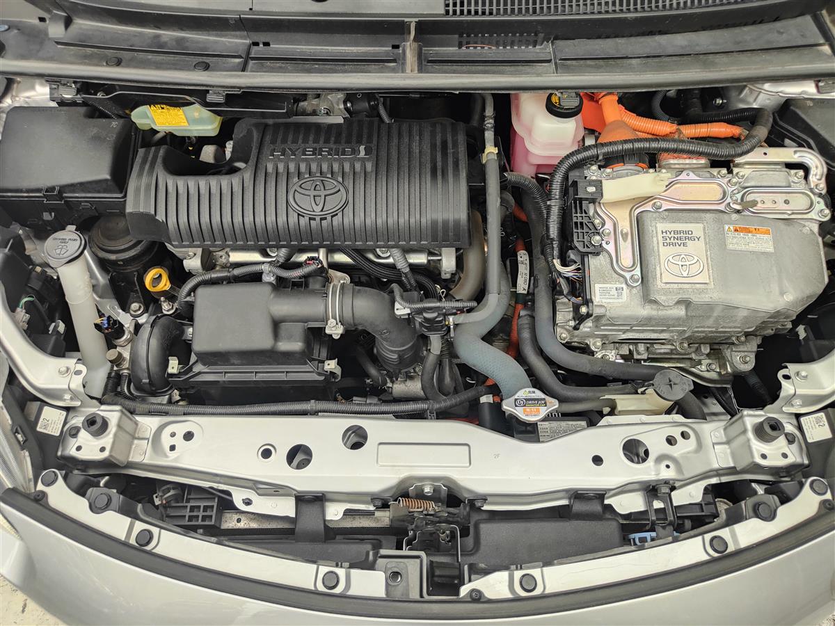 2016 Toyota Sienta G HYBRID/7 SEATERS/GRADE 4 Station Wagon Automatic, Silver, New Import, Hybrid, 1,500 cc, 106,047 km